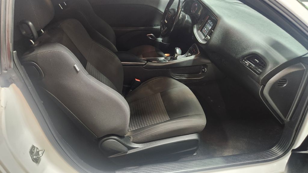 2022 Dodge Challenger Image 30