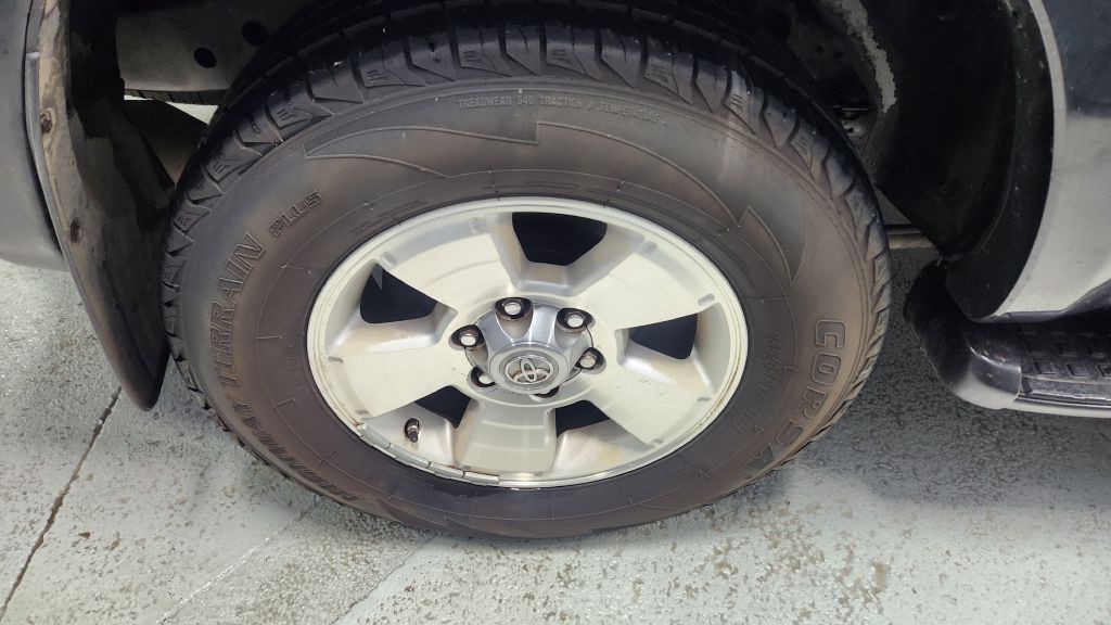 2006 Toyota 4Runner Image 25