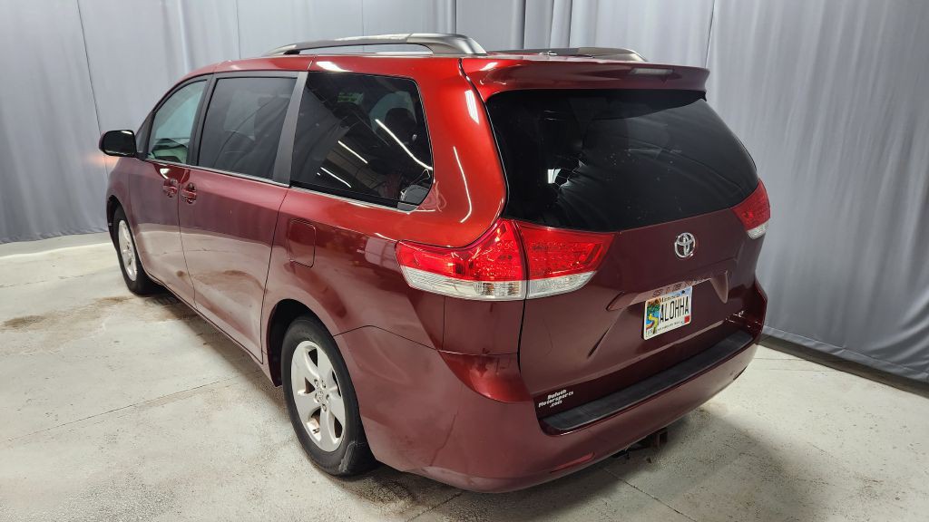 2013 Toyota Sienna Image 3