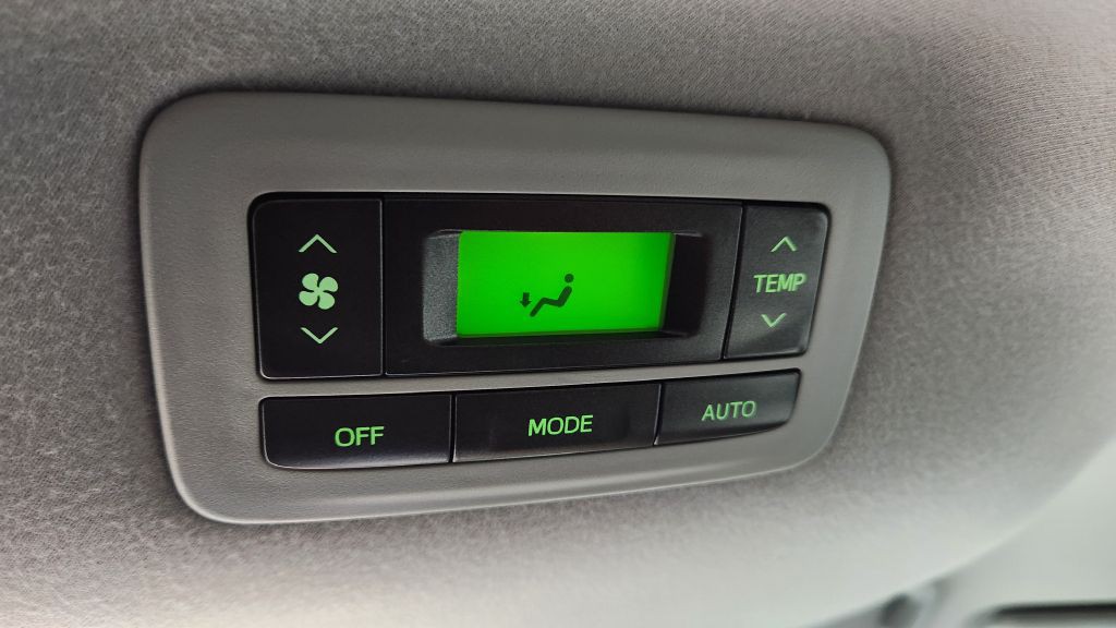 2013 Toyota Sienna Image 12