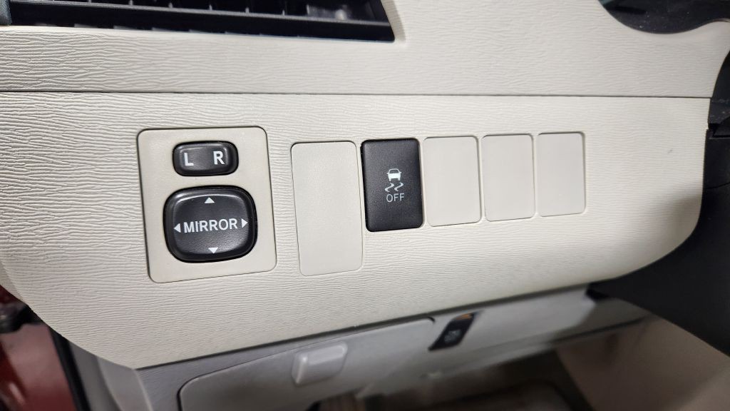 2013 Toyota Sienna Image 23