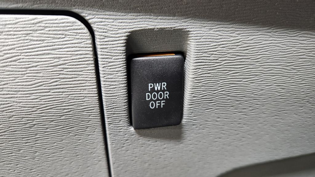 2013 Toyota Sienna Image 24