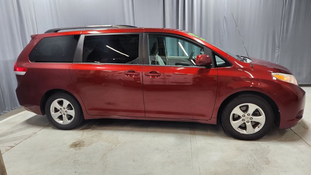 2013 Toyota Sienna Image 33