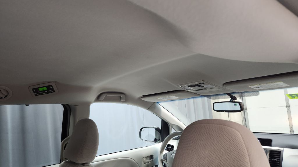 2013 Toyota Sienna Image 43