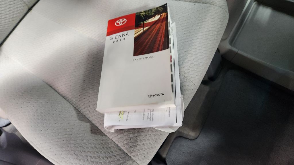 2013 Toyota Sienna Image 49