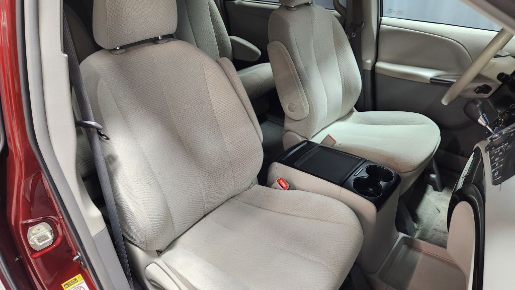 2013 Toyota Sienna Image 50