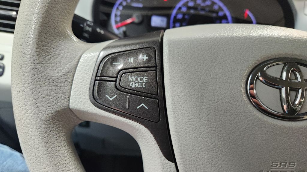 2013 Toyota Sienna Image 57