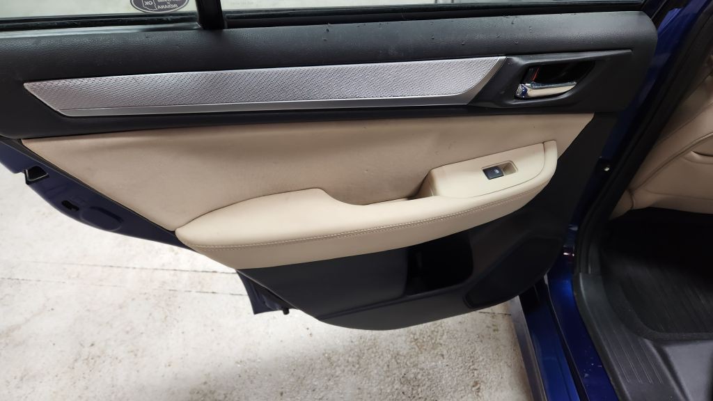 2016 Subaru Legacy Image 10