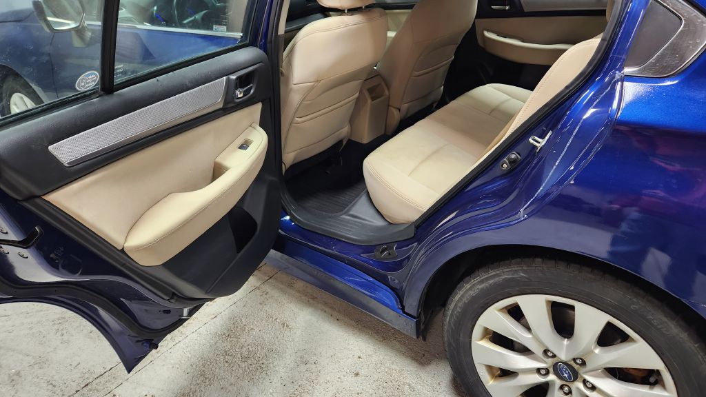2016 Subaru Legacy Image 12