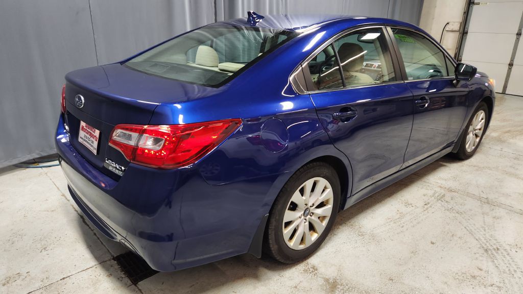 2016 Subaru Legacy Image 32
