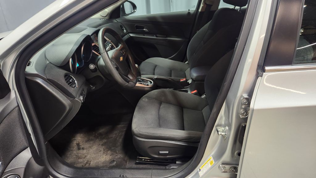 2016 Chevrolet Cruze Image 16