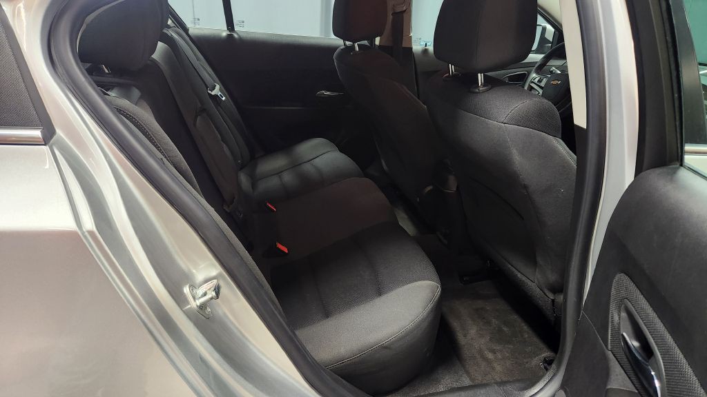 2016 Chevrolet Cruze Image 35