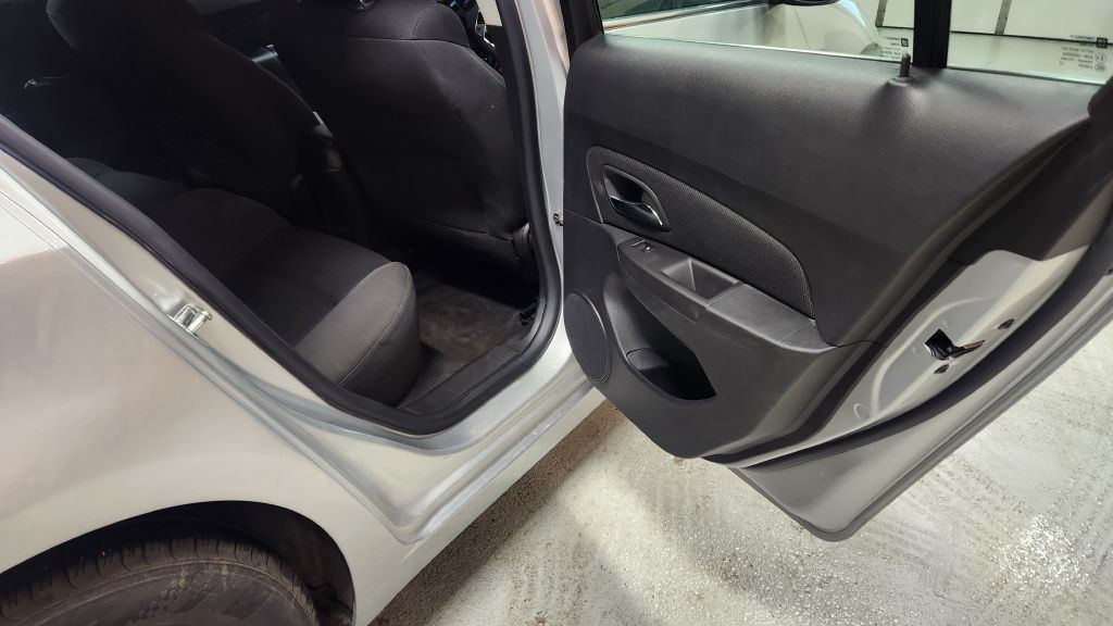 2016 Chevrolet Cruze Image 36