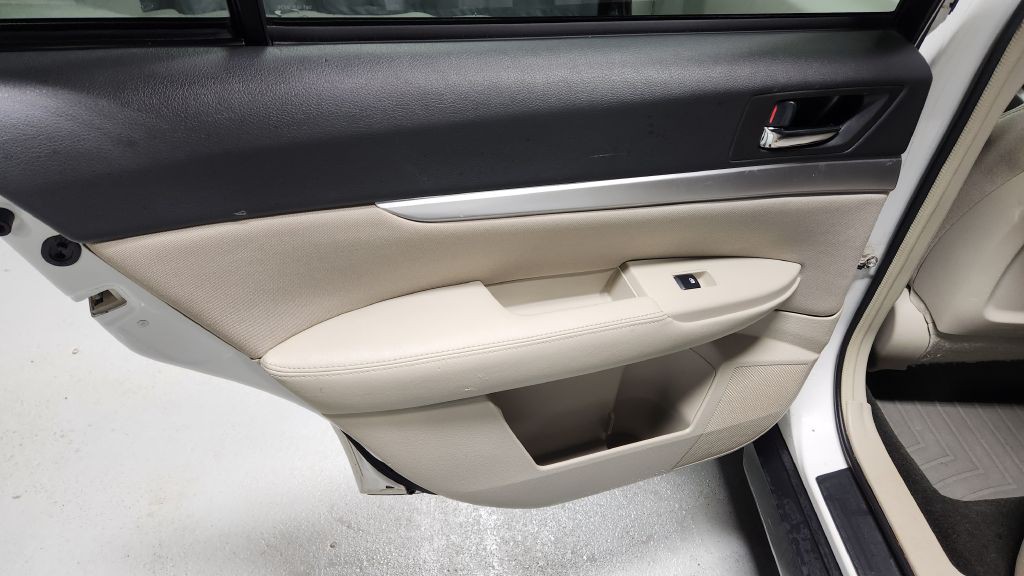 2014 Subaru Outback Image 11