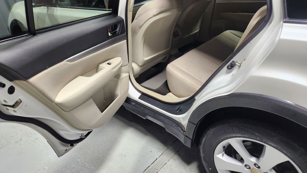 2014 Subaru Outback Image 13