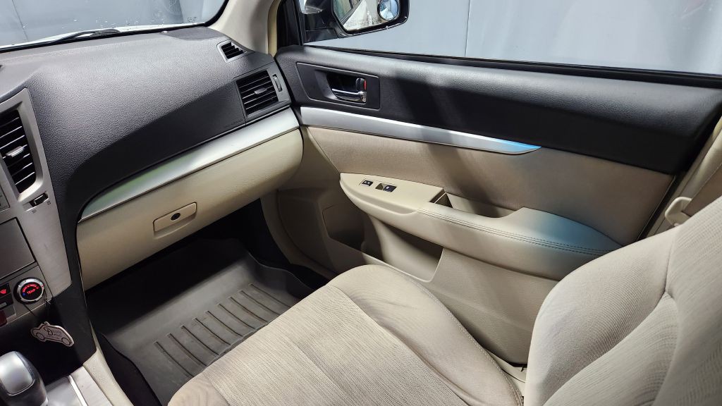 2014 Subaru Outback Image 18