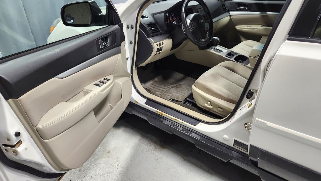 2014 Subaru Outback Image 21