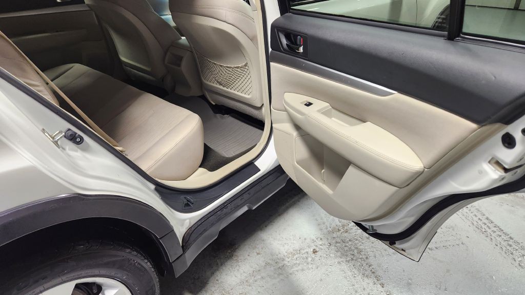 2014 Subaru Outback Image 45