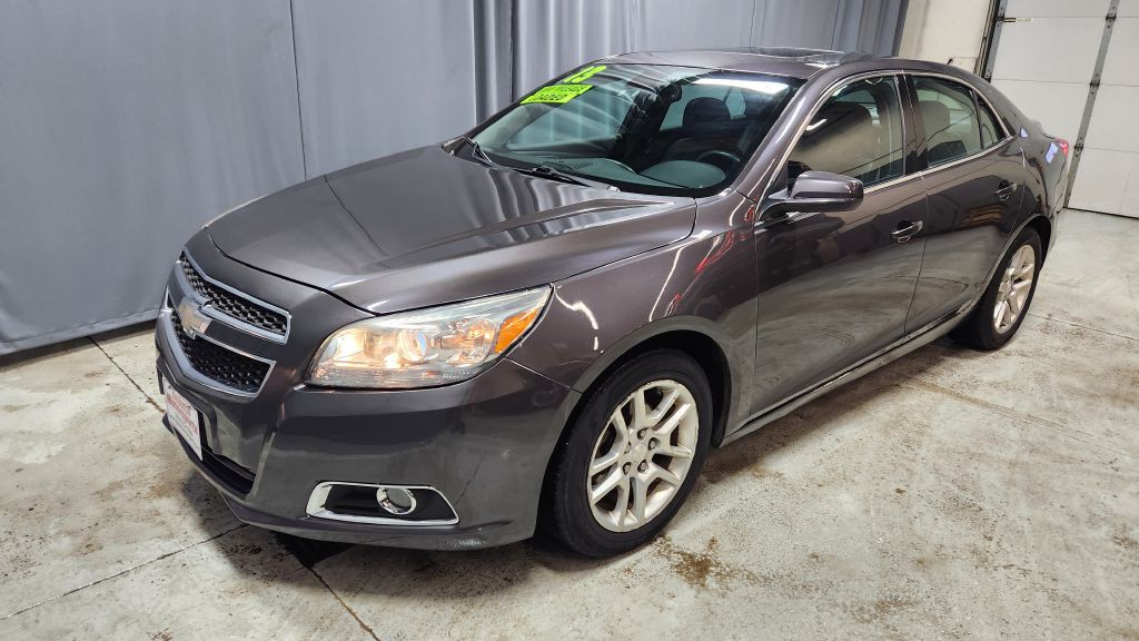 2013 Chevrolet Malibu Image 2