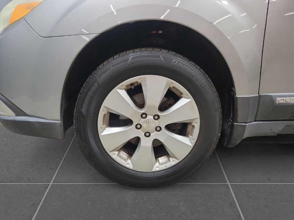 2011 Subaru Outback Image 9