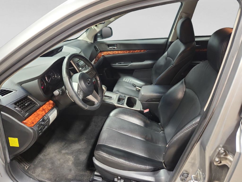 2011 Subaru Outback Image 10