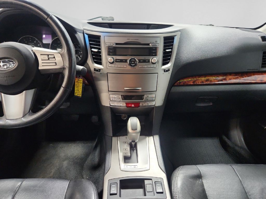 2011 Subaru Outback Image 12