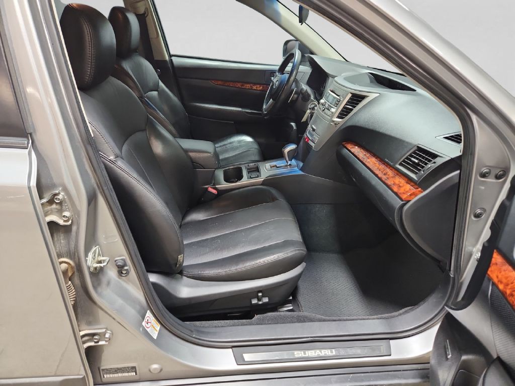 2011 Subaru Outback Image 15