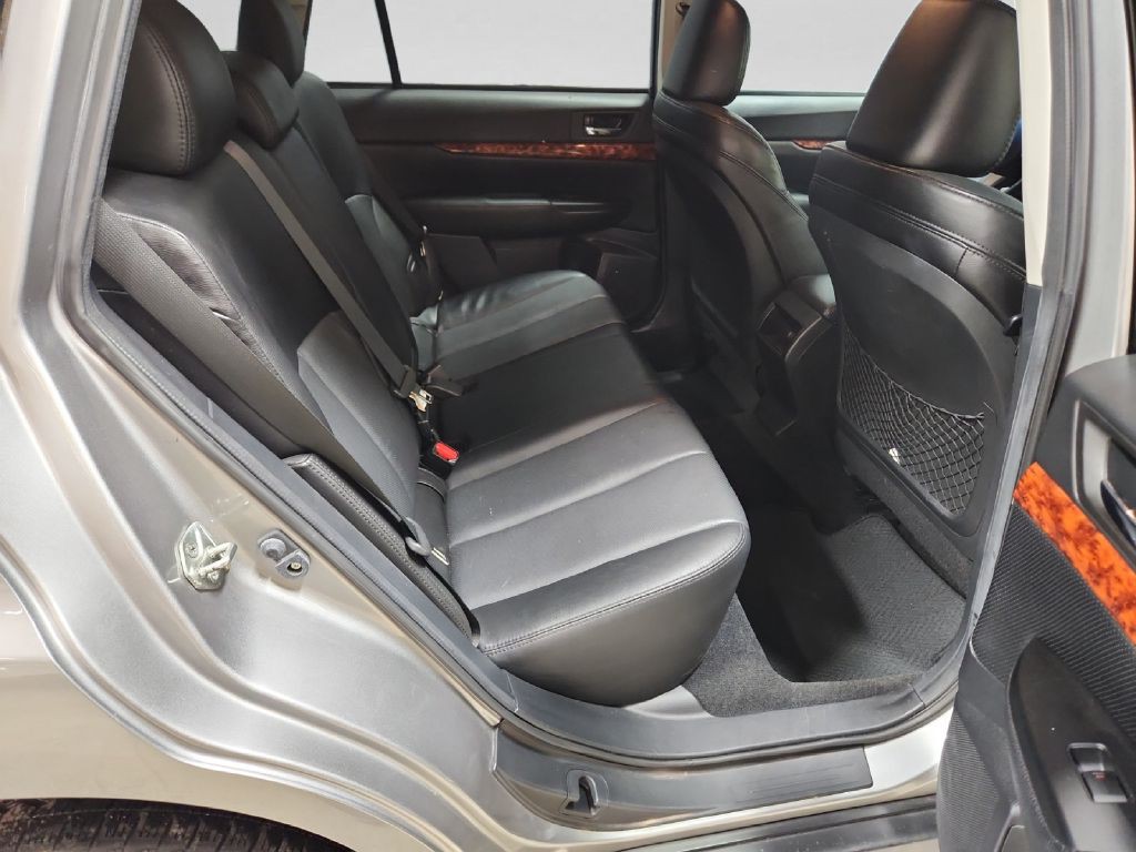 2011 Subaru Outback Image 18