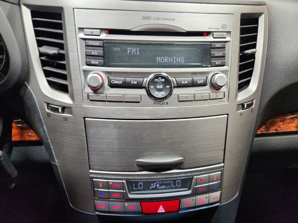 2011 Subaru Outback Image 21