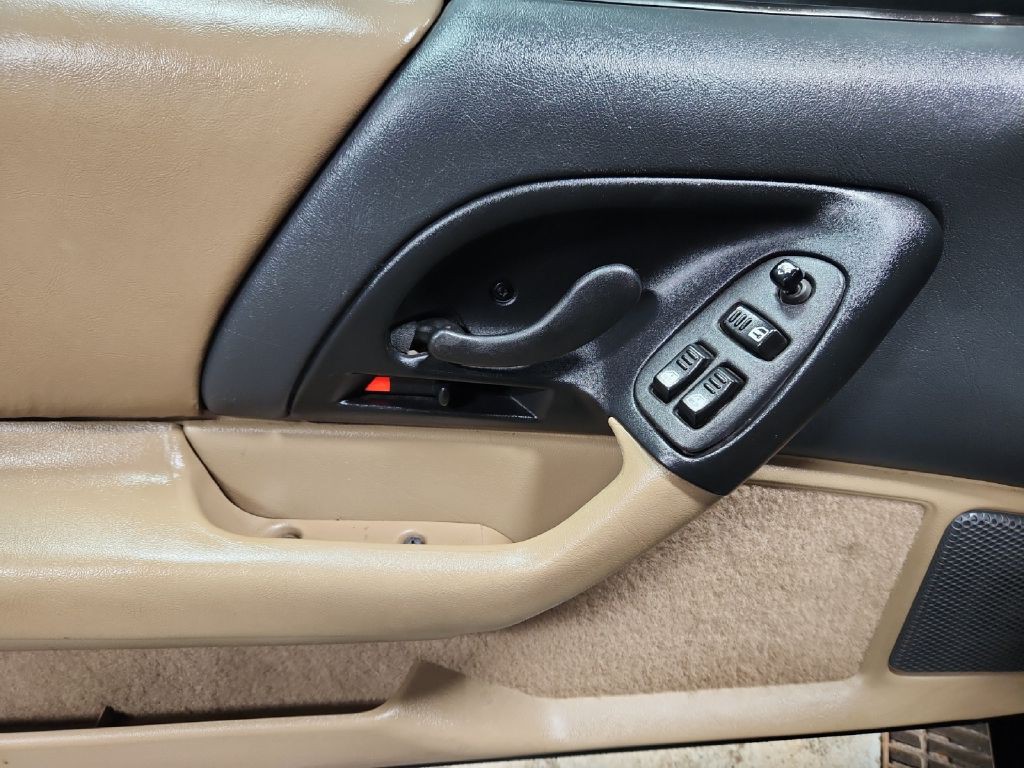 1995 Chevrolet Camaro Image 17