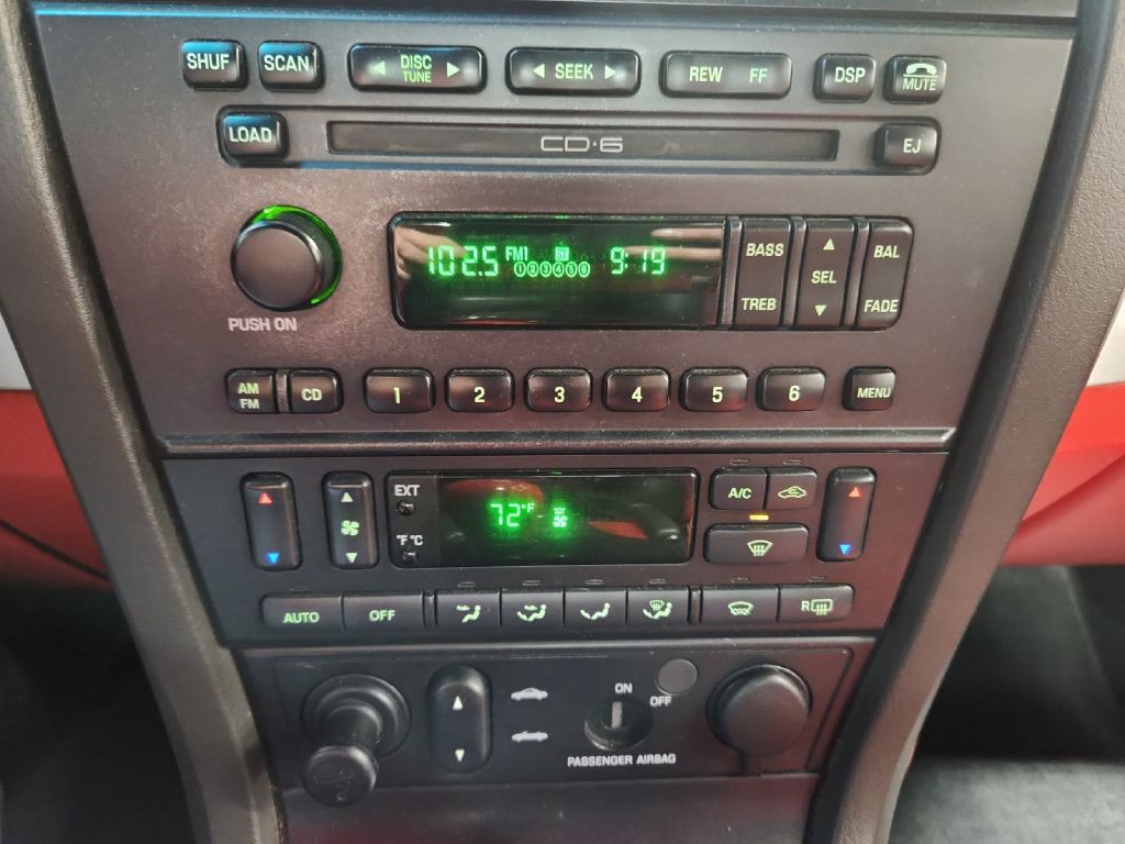 2002 Ford Thunderbird Image 18