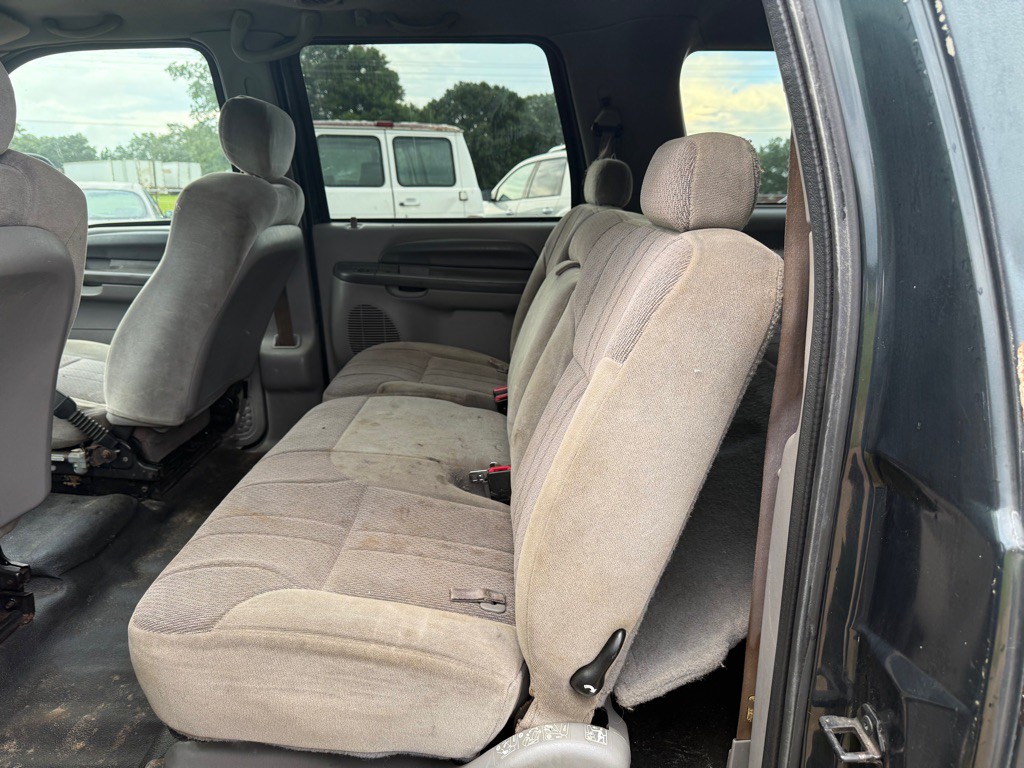 2000 Ford Excursion Image 9