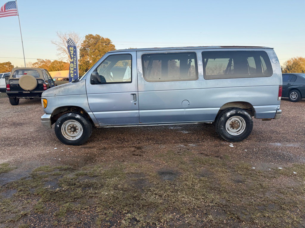 1995 Ford Econoline Image 2