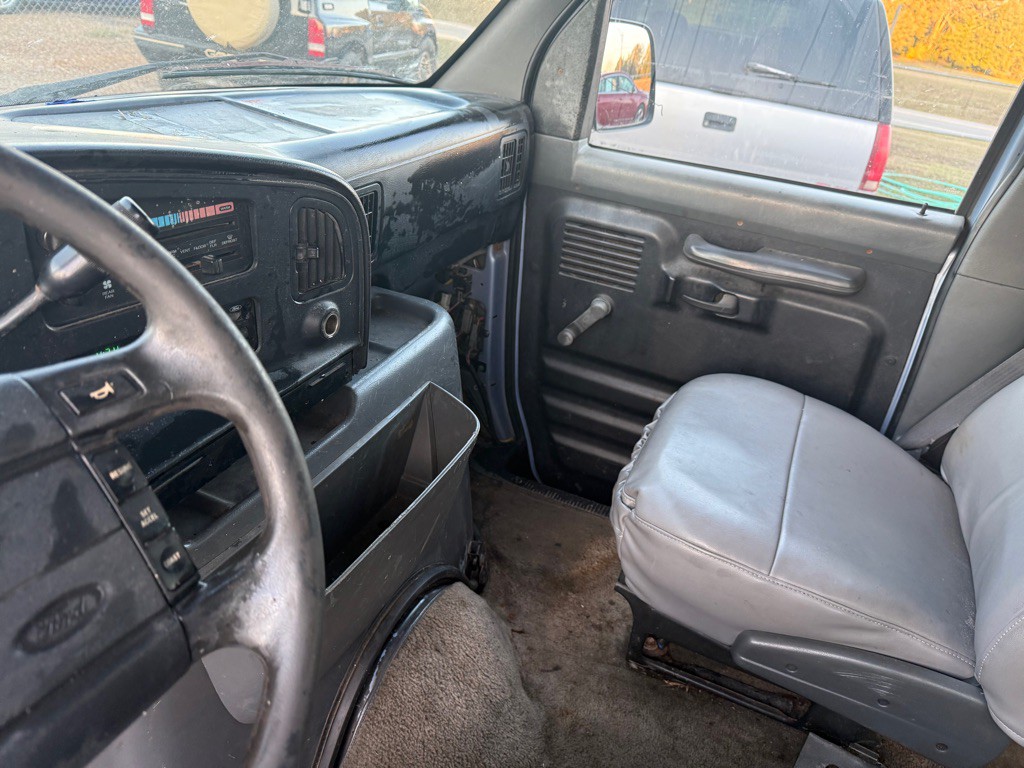 1995 Ford Econoline Image 8