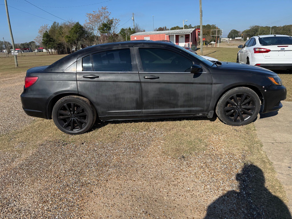 2014 Chrysler 200 Image 4