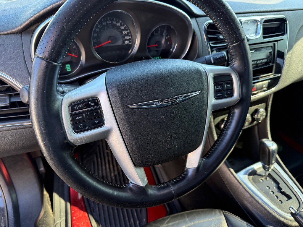 2014 Chrysler 200 Image 7