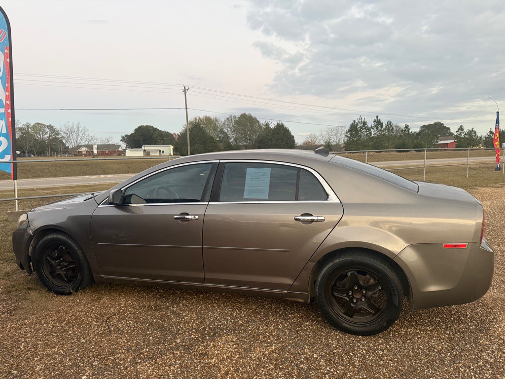 2012 Chevrolet Malibu Image 2