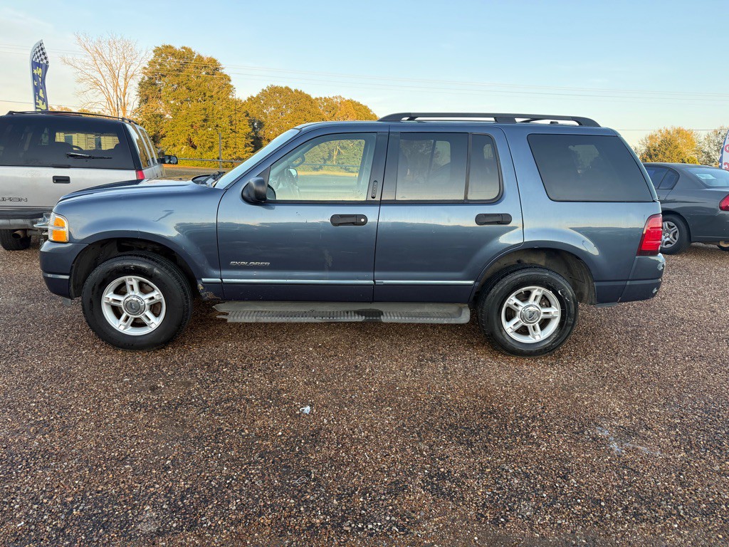 2004 Ford Explorer Image 2