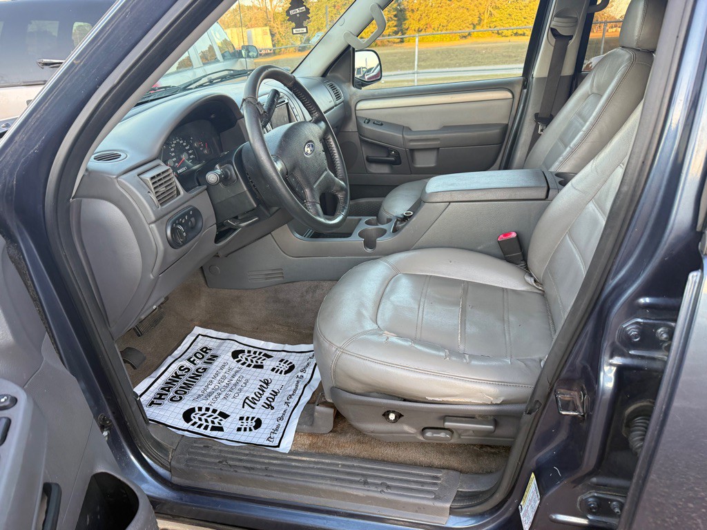 2004 Ford Explorer Image 7