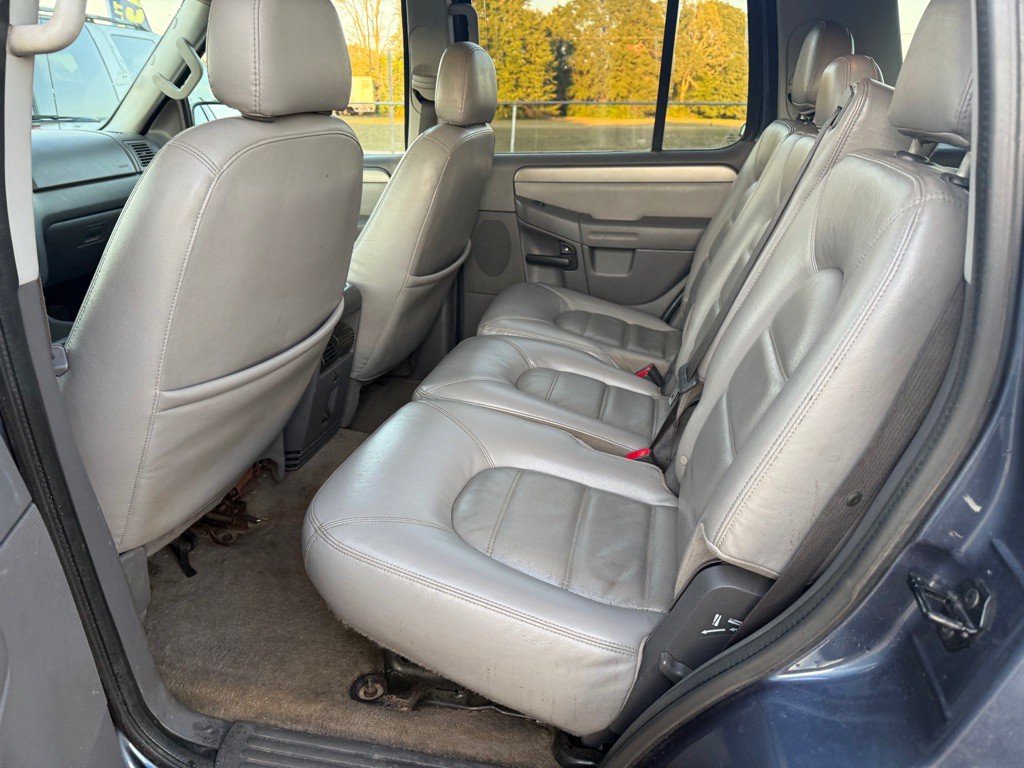 2004 Ford Explorer Image 12