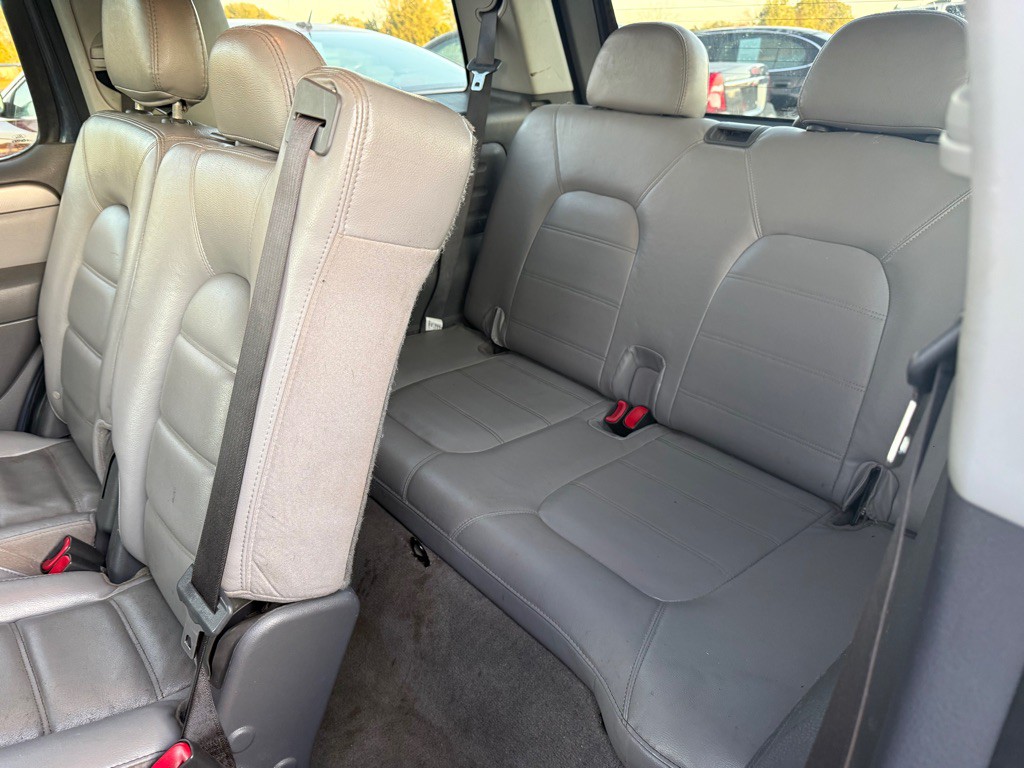 2004 Ford Explorer Image 13