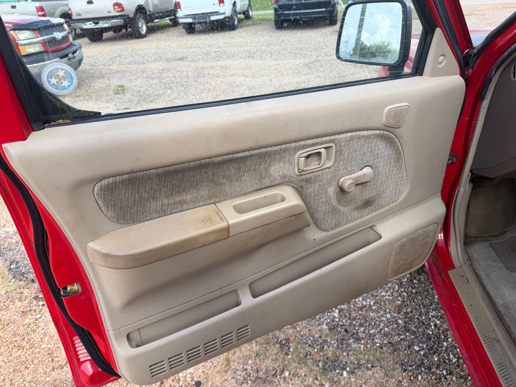 1999 Nissan Frontier Image 5