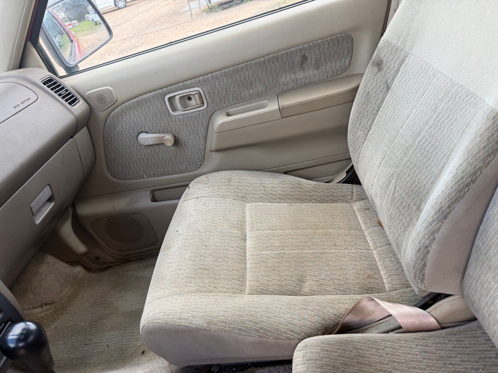 1999 Nissan Frontier Image 9