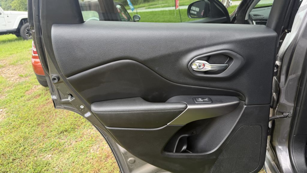 2019 Jeep Cherokee Image 11
