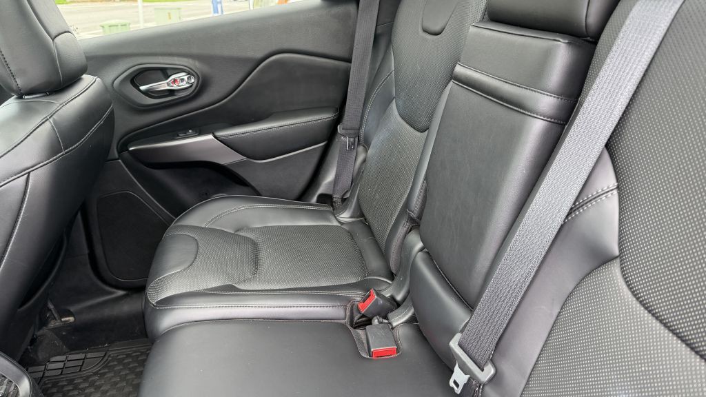 2019 Jeep Cherokee Image 16
