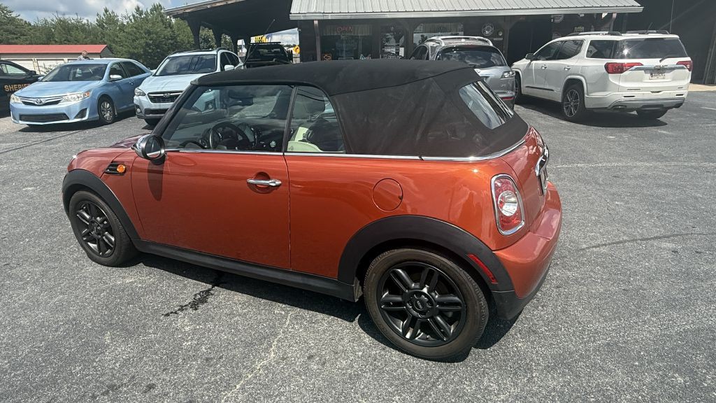 2011 MINI Cooper Image 2