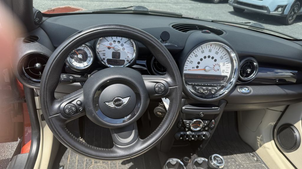 2011 MINI Cooper Image 18