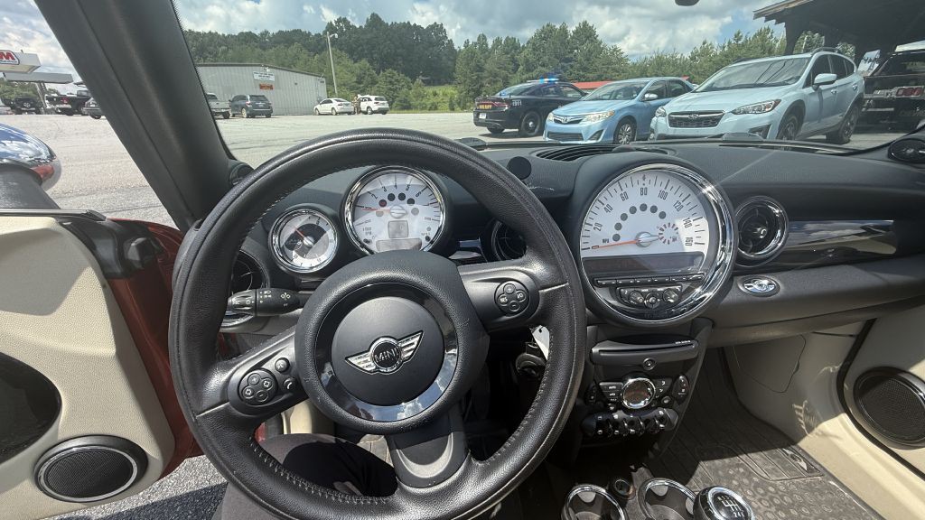 2011 MINI Cooper Image 20
