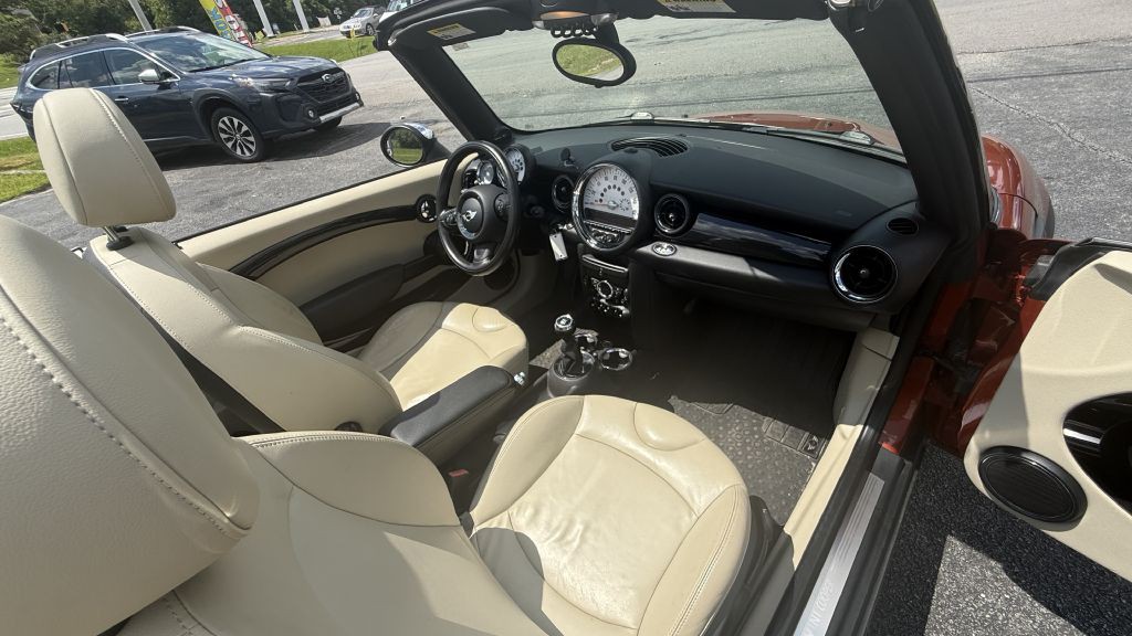 2011 MINI Cooper Image 26