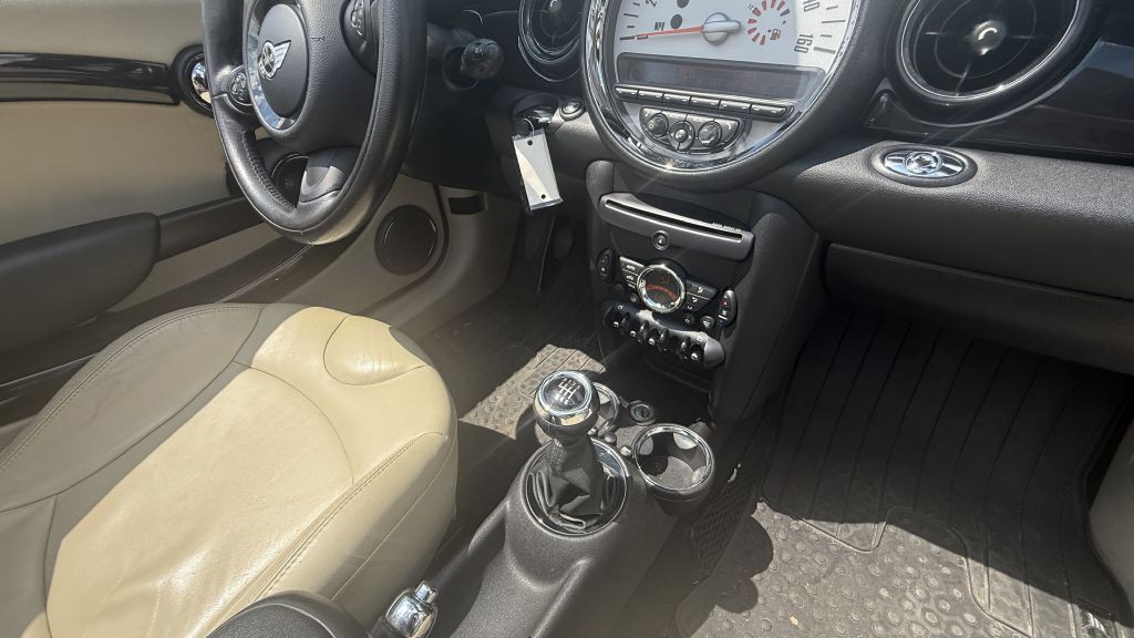 2011 MINI Cooper Image 29